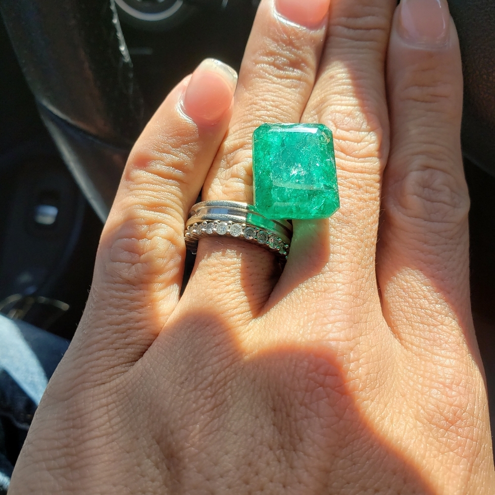 GIA Certified 27.05 ct Natural Beryl/Emerald